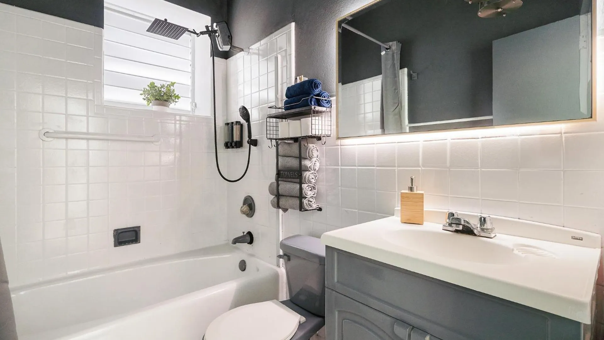 Private Yard - 2 Bedrooms - San Juan Apartment By Ph