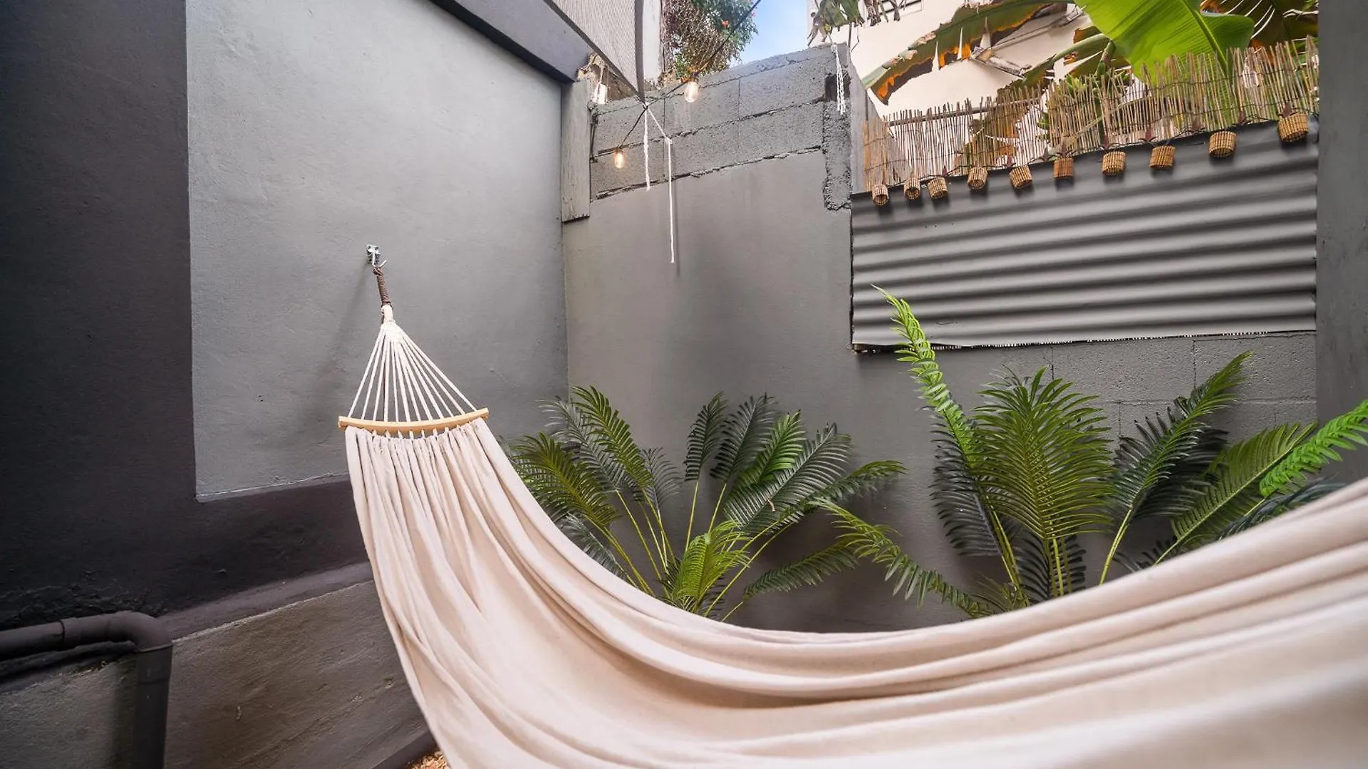 Private Yard - 2 Bedrooms - San Juan Apartment By Ph